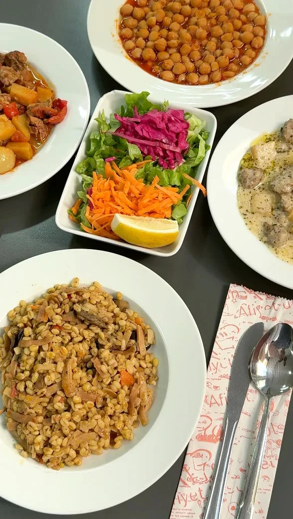 Nohut, etli yemek ve bulgur